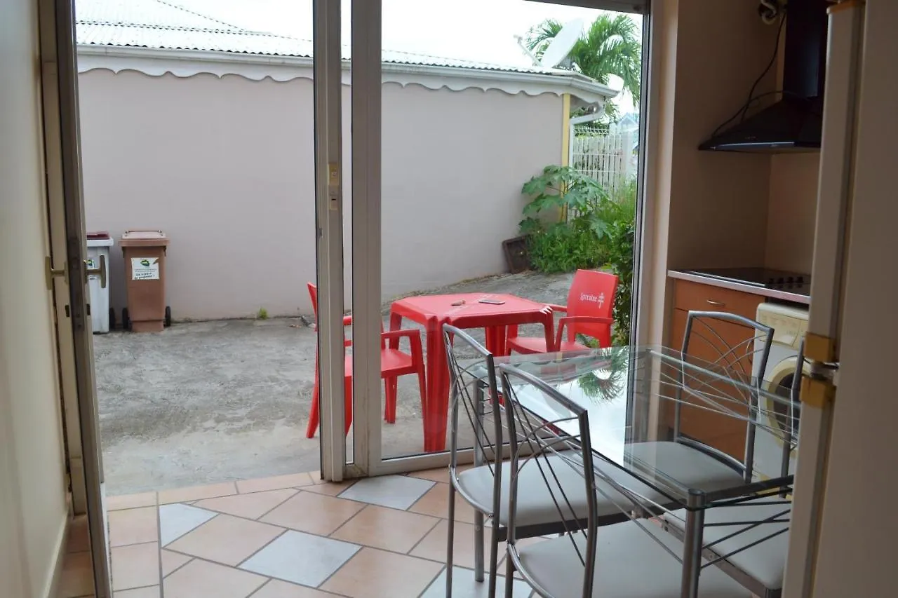 דירה Appartement Elegant Pres Des Plages Le Diamant 25 M² + Terrasse